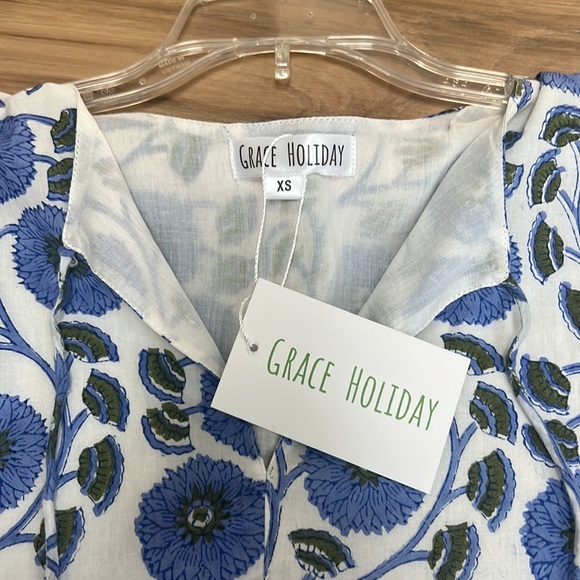 Grace Holiday Dress - Picture 2 of 3